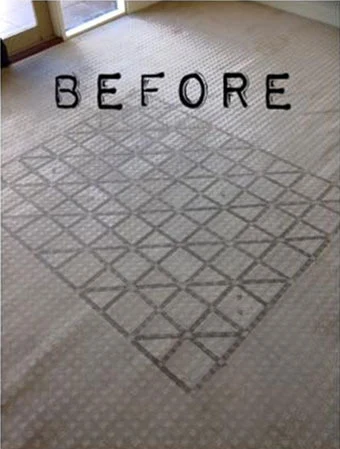 Living room carpet with a dark grid of dirt and traffic marks before steam cleaning